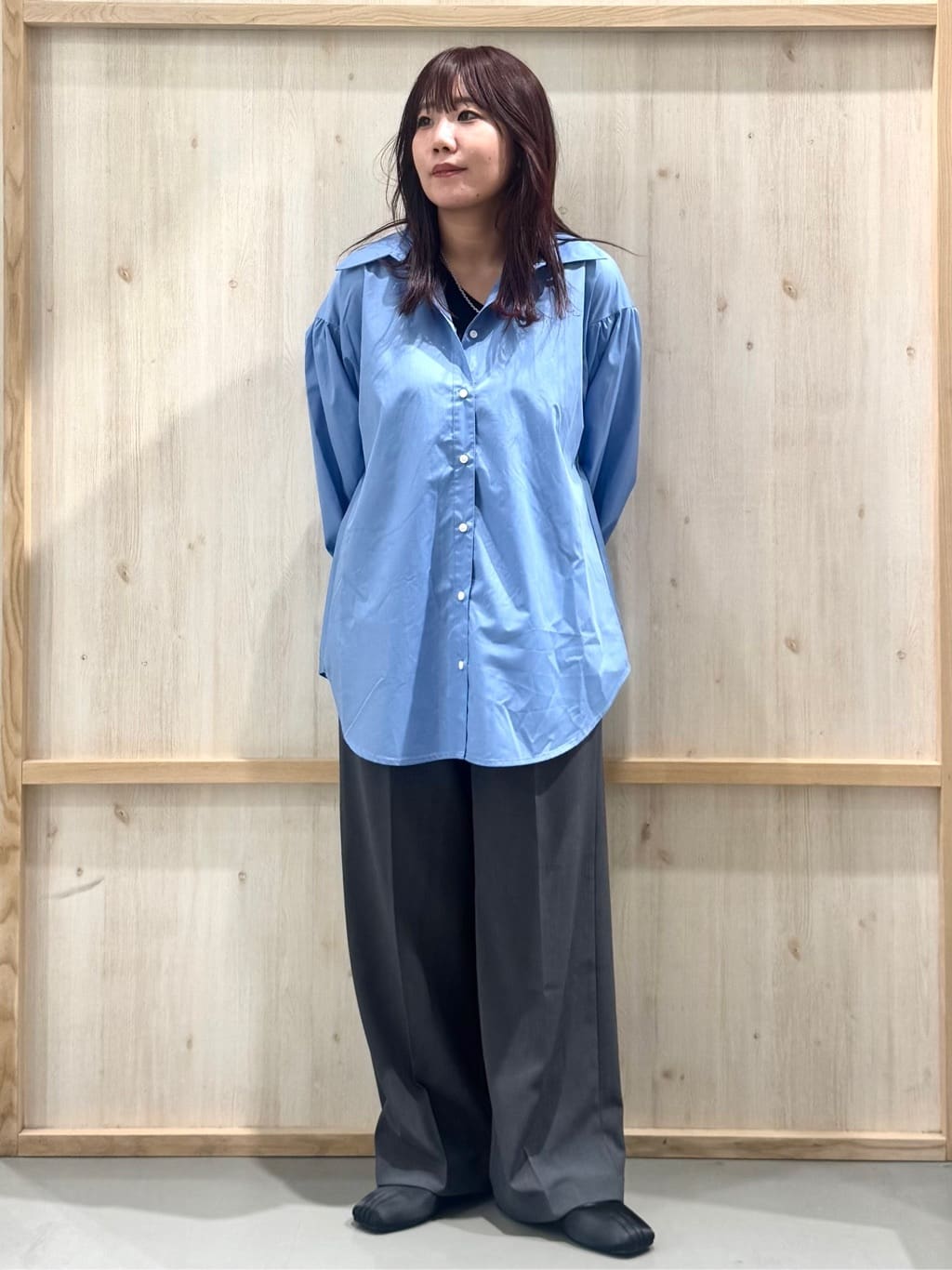 nanaさんの「THE SHOP TK｜【美脚見え】タックワイドパンツ【セットアップ可】」を使ったコーディネート