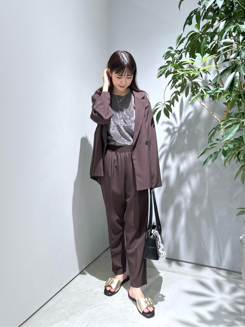 Renoさんの「INDIVI｜Comfy SET UP｜イージーテーパードパンツ【セットアップ対応／通勤/カセット服】」を使ったコーディネート