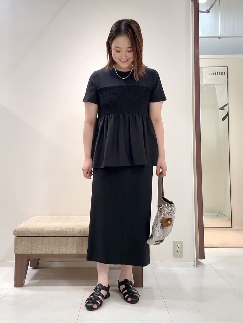 YUIさんの「UNTITLED｜【コットン100/洗える/Tシャツ】シャーリングドッキングペプラム」を使ったコーディネート