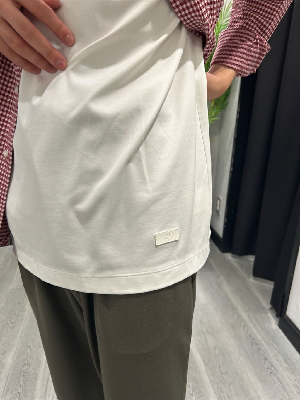 ruiさんの「TAKEO KIKUCHI｜【抗菌防臭/シーズンレス】シアサッカーギンガムチェック ストレッチシャツ」を使ったコーディネート