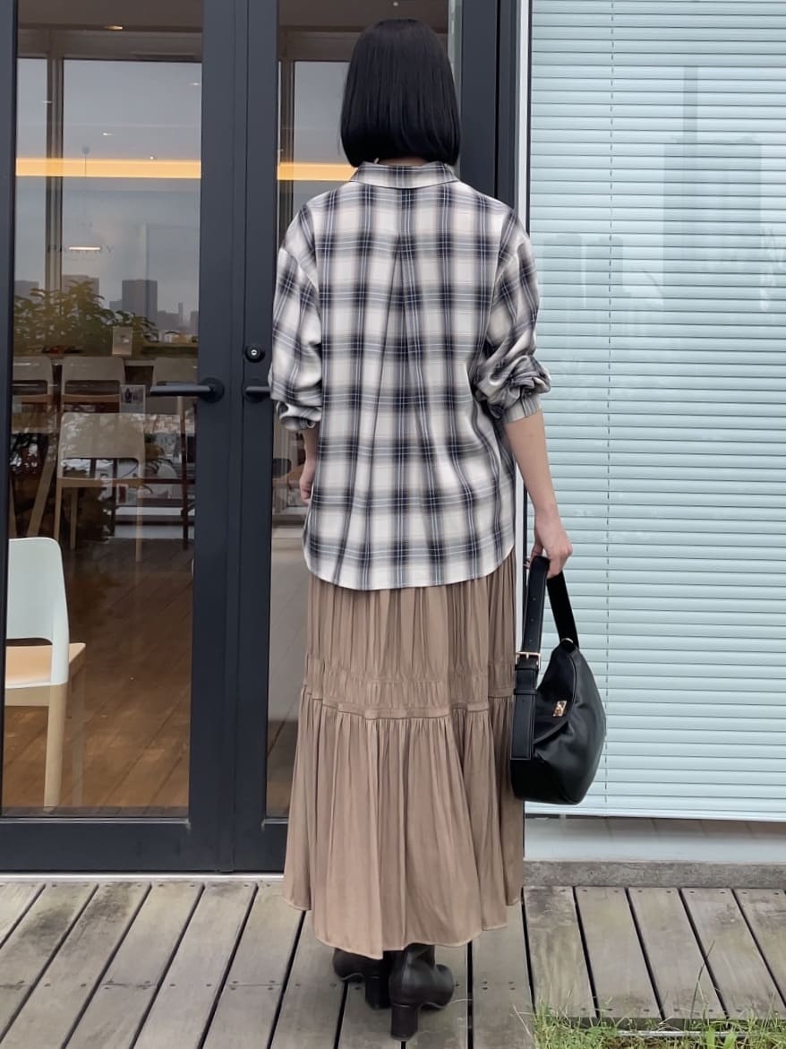 NATSUMIさんの「grove｜今の季節にちょうどいい　オンブレーチェックシャツ」を使ったコーディネート