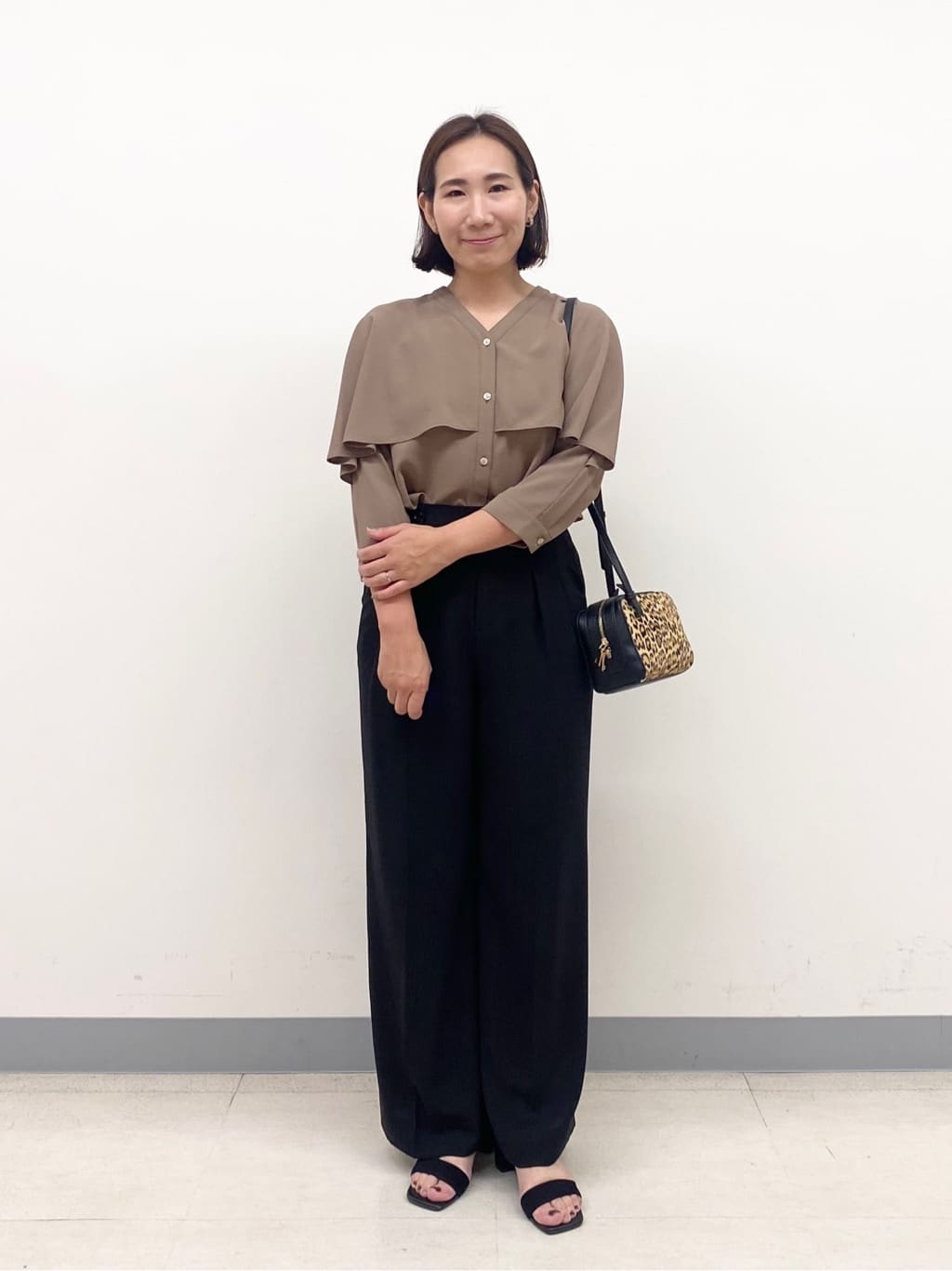 YUKARIさんの「INDIVI｜レザー調ギャザースカート」を使ったコーディネート