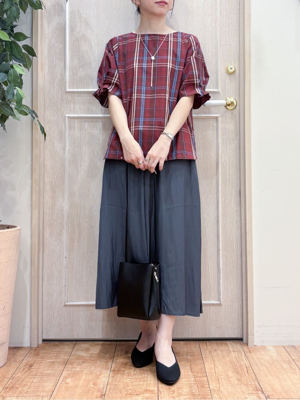 なみさんの「SHOO･LA･RUE｜【S-LL/5分袖】お袖タックできれいに魅せる 大人のチェックブラウス」を使ったコーディネート
