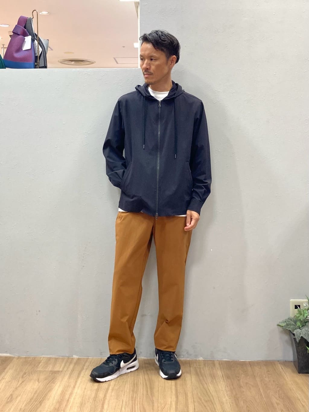 シュンさんの「TAKEO KIKUCHI｜【3D ナイロン ストレッチ】ジップアップ フードブルゾン」を使ったコーディネート