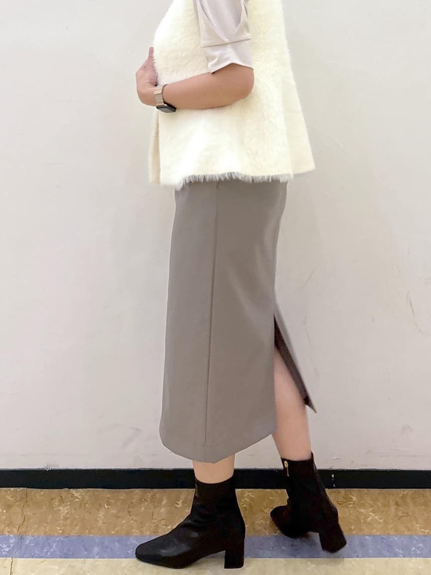 akariさんの「index｜《andGIRL掲載》フェザーペプラムジレ【洗濯機OK／抗ピル】」を使ったコーディネート