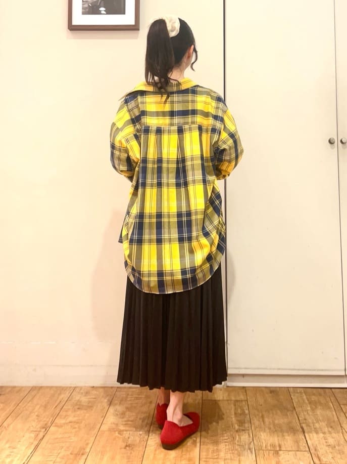 AIRIさんの「SHOO･LA･RUE｜【洗濯機可/S-LL】程よい抜け感 大人のチェックシャツ」を使ったコーディネート