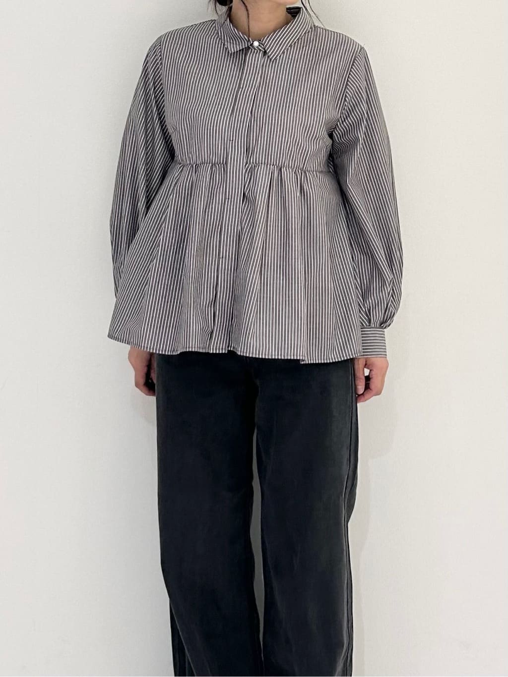 りなさんの「OPAQUE.CLIP｜《S-LLサイズ》フロッキーロゴTシャツ【接触冷感／UVケア／洗濯機洗い可】」を使ったコーディネート