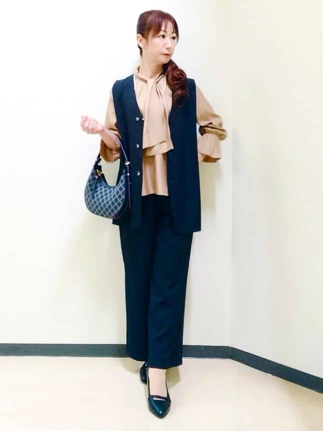 花さんの「Reflect｜【ウエスト総ゴム／セットアップ／単品使いOK◎】ベスト＋ストレートパンツセット」を使ったコーディネート