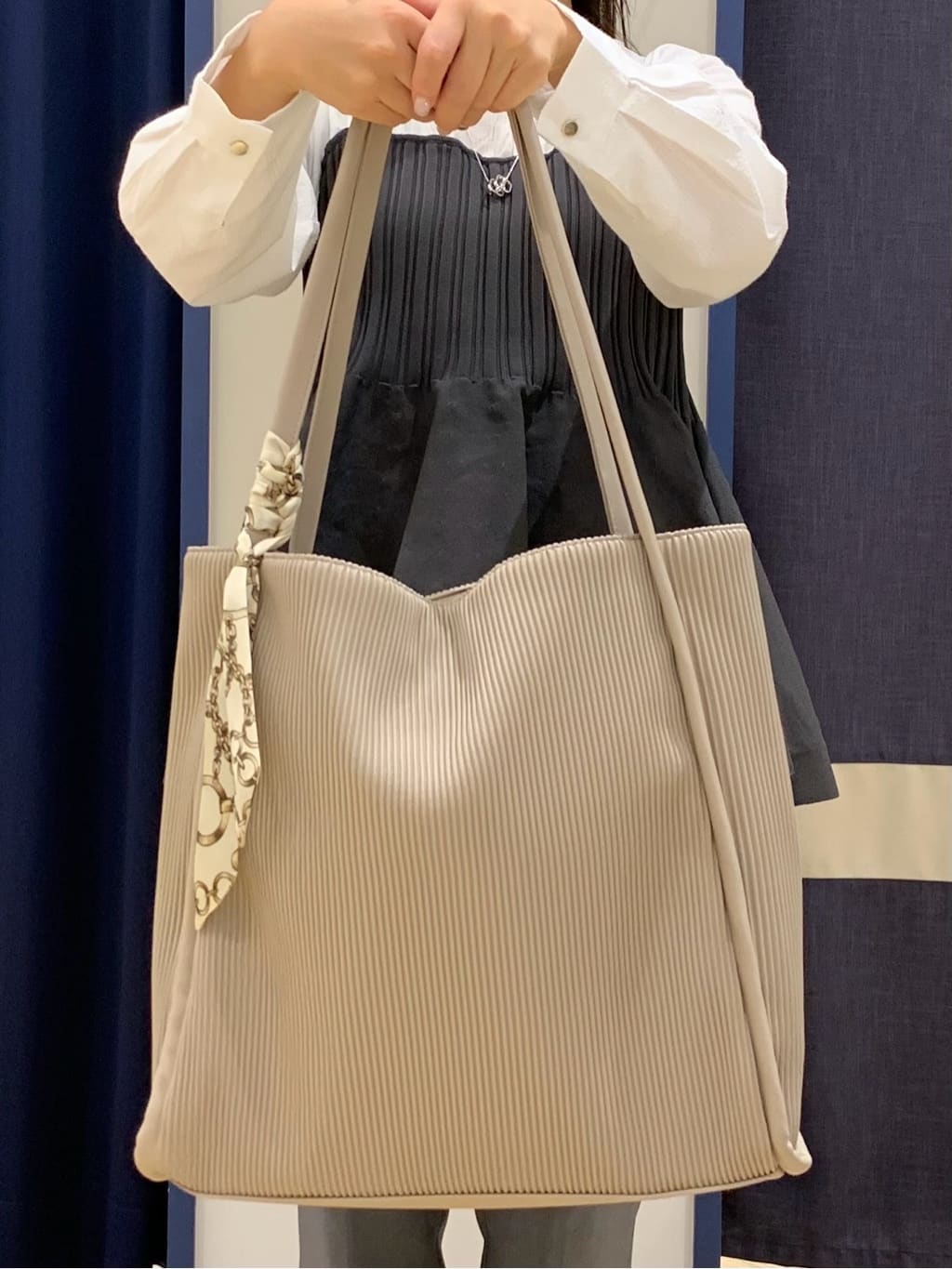mokaさんの「grove｜一枚でトレンド完成！体型カバーも叶うニットビスチェドッキングブラウス」を使ったコーディネート