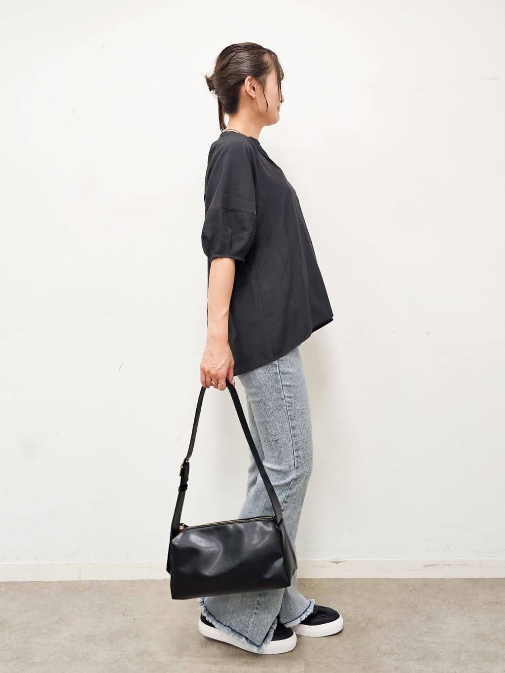 ゆゆさんの「SHOO･LA･RUE｜【S-LL/洗濯後しわになりにくい】ランタンスリーブで女性らしく 5分袖スキッパーブラウス」を使ったコーディネート