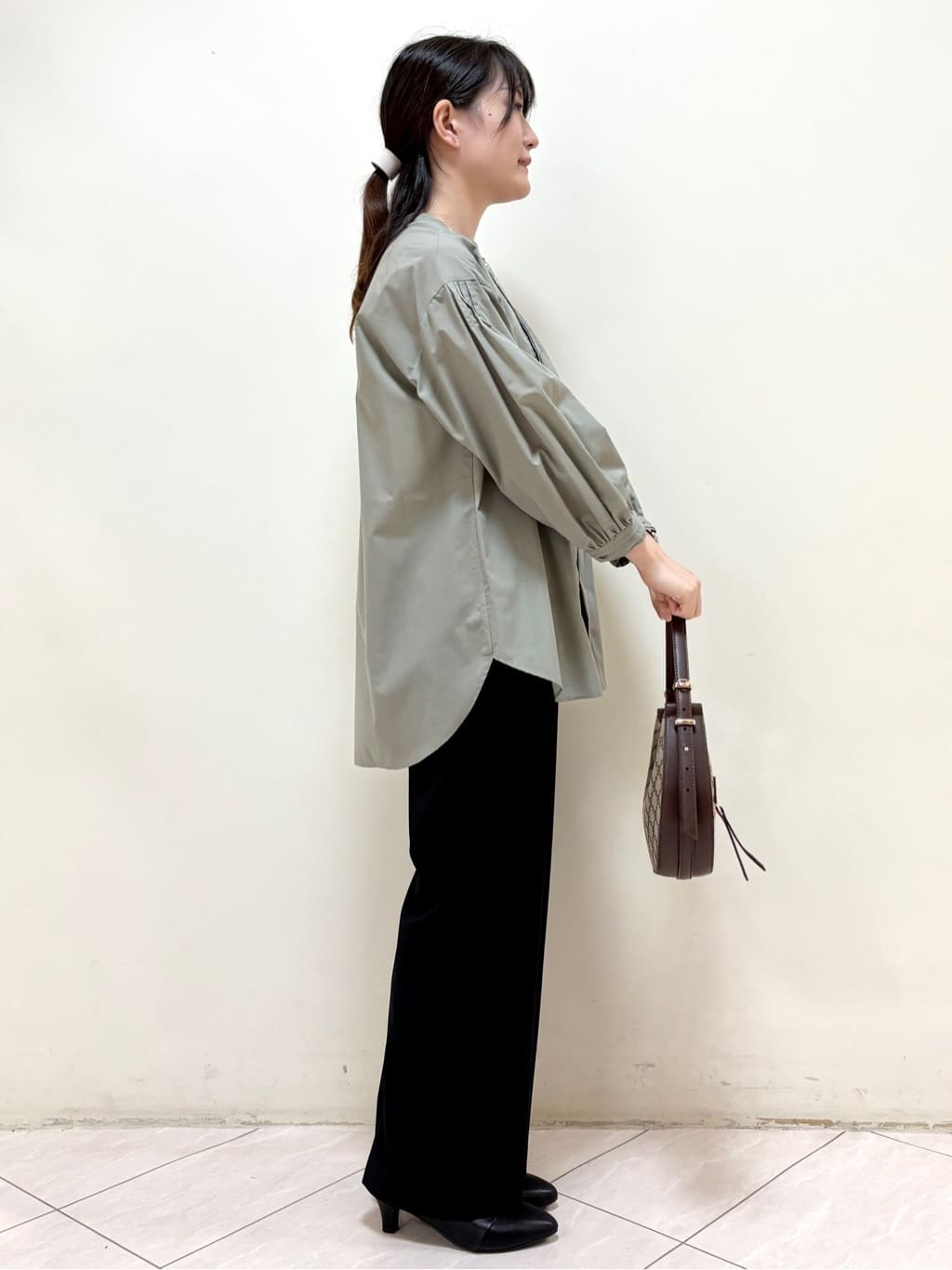 mikiさんの「Reflect｜【程よいゆとり感／体型カバー】ピンタックデザインシャンブレーブラウス」を使ったコーディネート