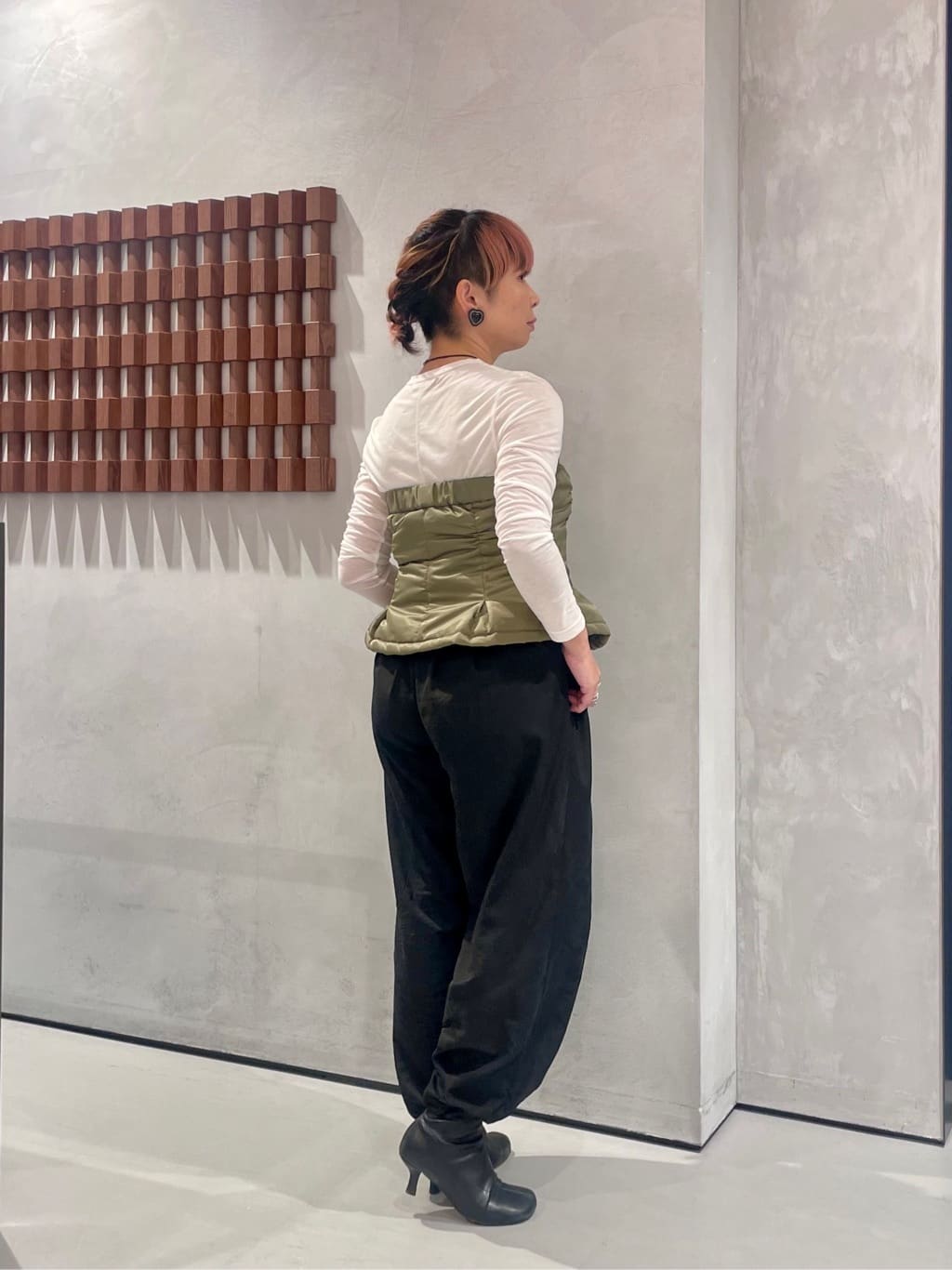 KOUさんの「INDIVI｜シグネチャーシアーロンT」を使ったコーディネート