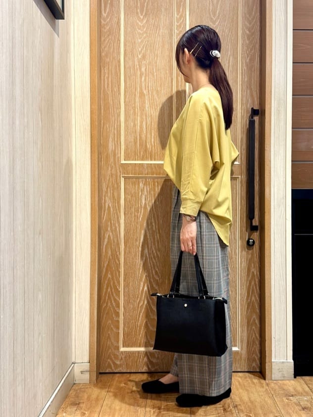 KAORIさんの「SHOO･LA･RUE｜【洗濯機可/S-LL】すっきり上品きれい見え タックワイドパンツ」を使ったコーディネート