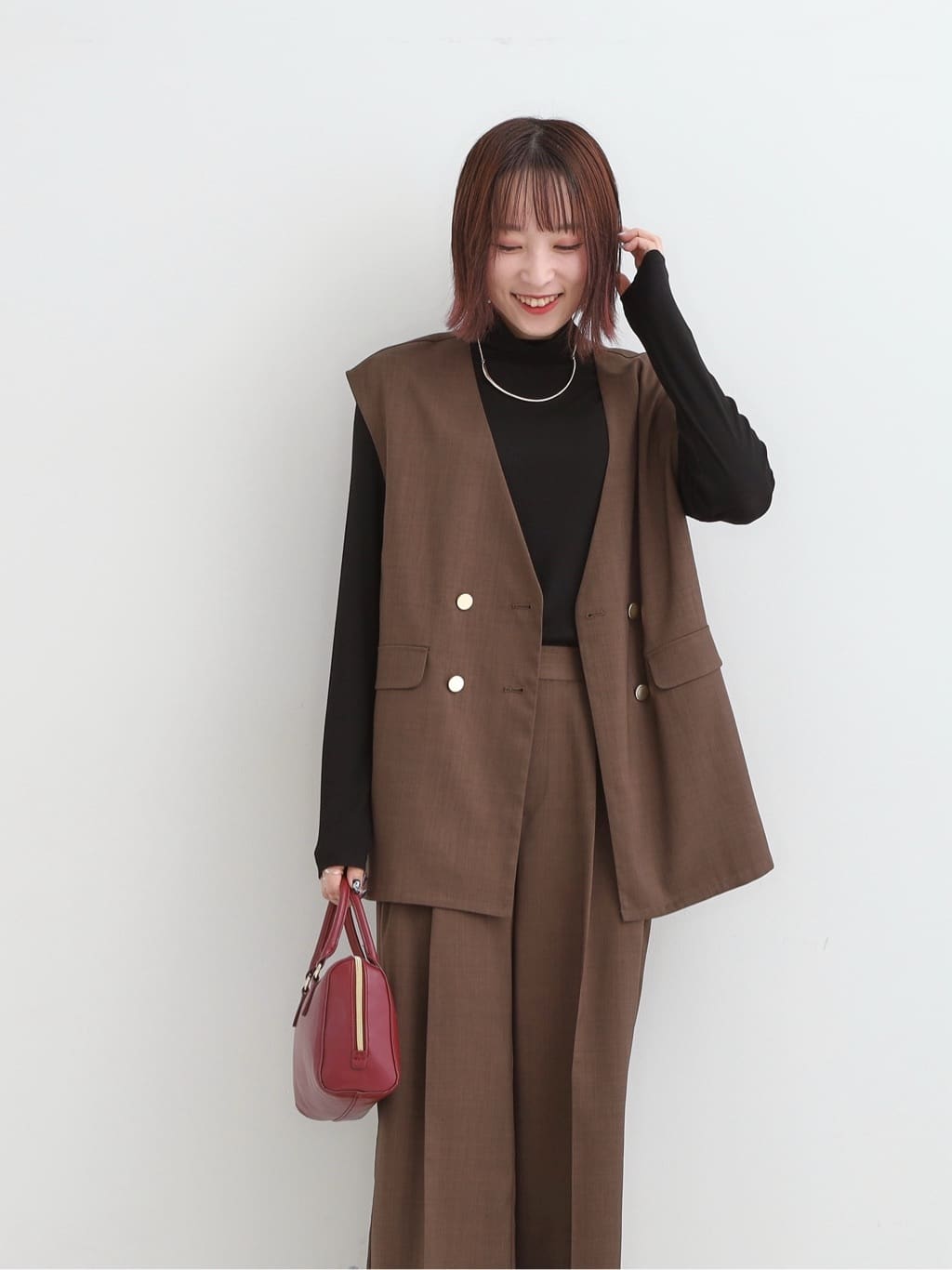 𝐜𝐡𝐢𝐤𝐚さんの「SHOO･LA･RUE｜【S-LL/セットアップ可/洗濯後しわになりにくい】ダブルベスト」を使ったコーディネート