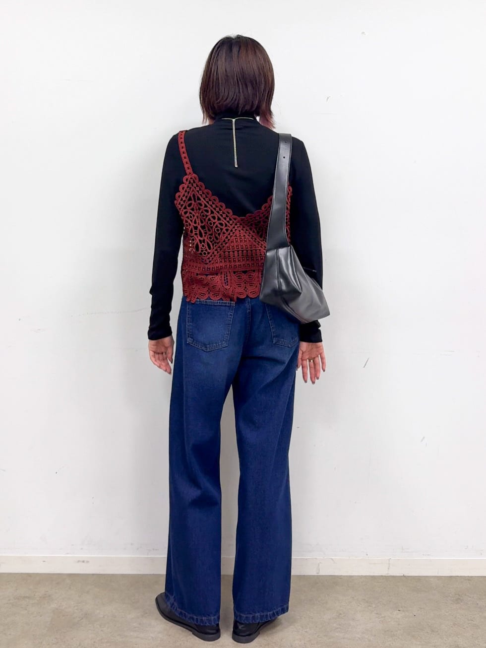 𝐜𝐡𝐢𝐤𝐚さんの「SHOO･LA･RUE｜【2点セット/ひんやり】レースビスチェ＋Tシャツ」を使ったコーディネート
