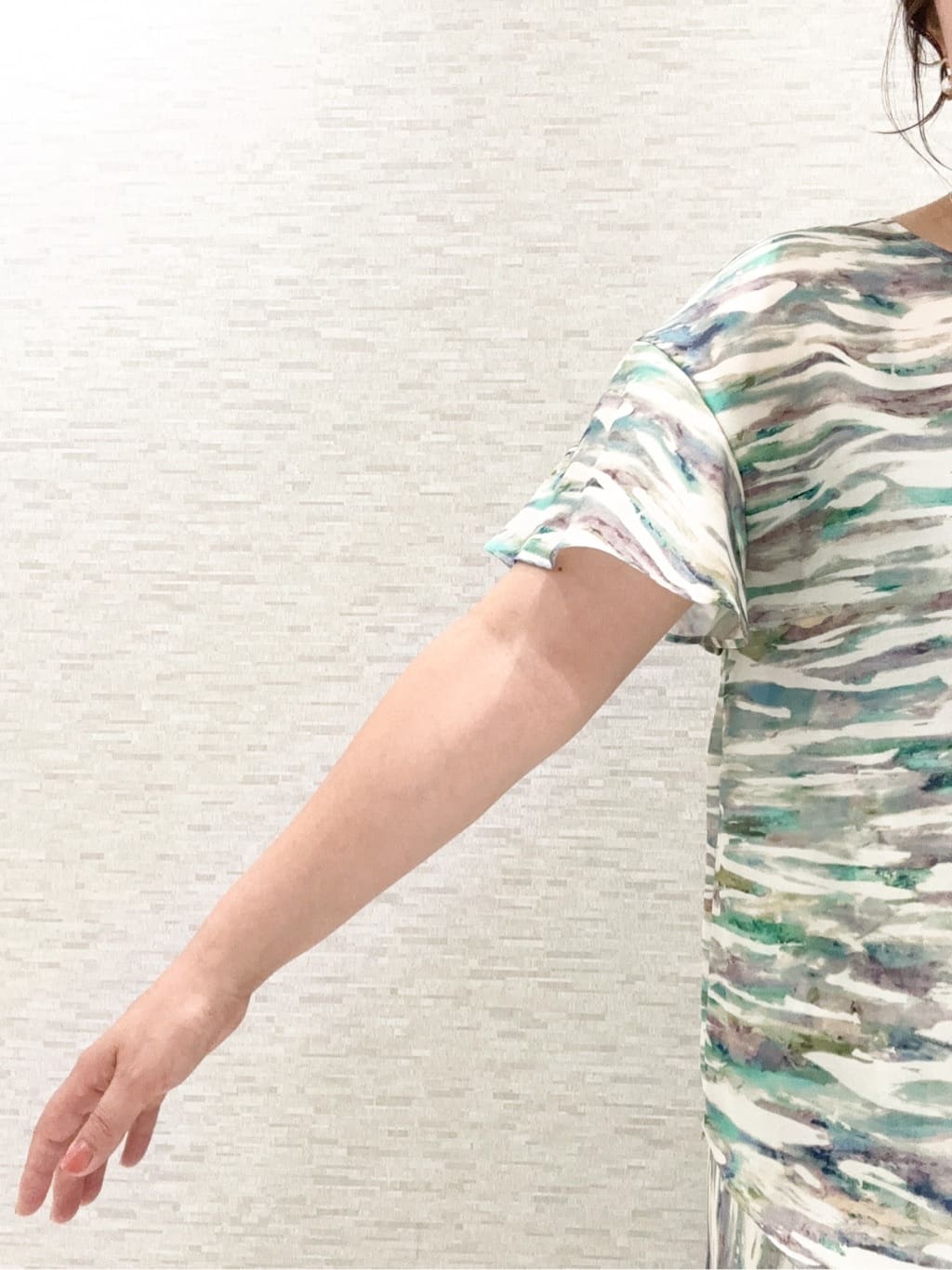yuさんの「COUP DE CHANCE｜【手洗い可／日本製】プリント柄スカート」を使ったコーディネート