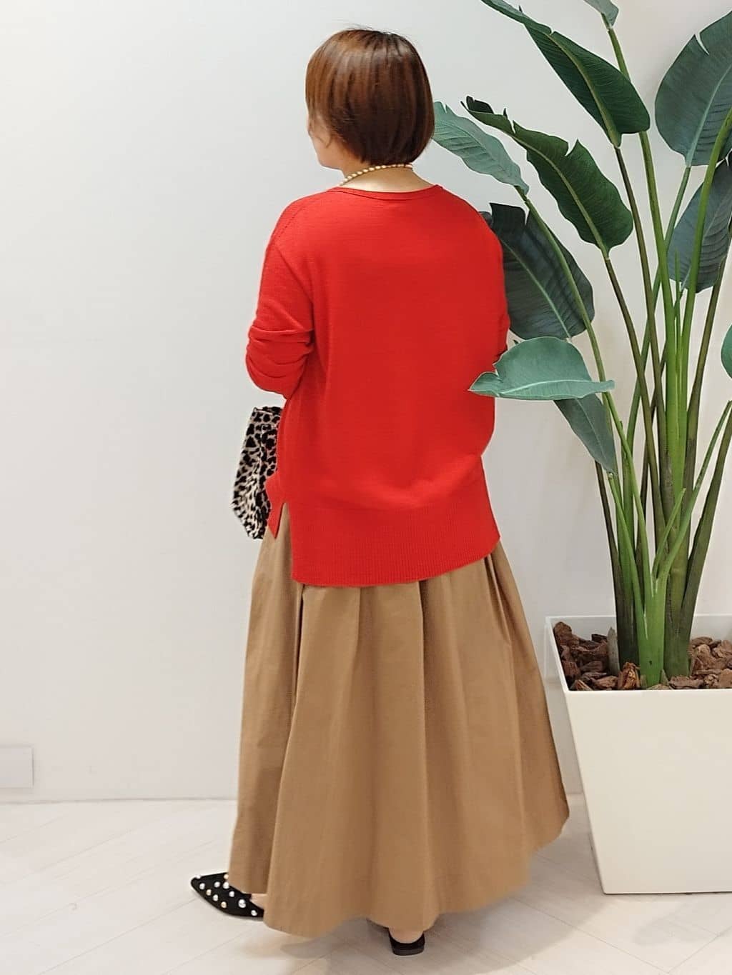 s u g iさんの「UNTITLED｜【8色展開/体型カバー】魅せるタイムレスニット」を使ったコーディネート