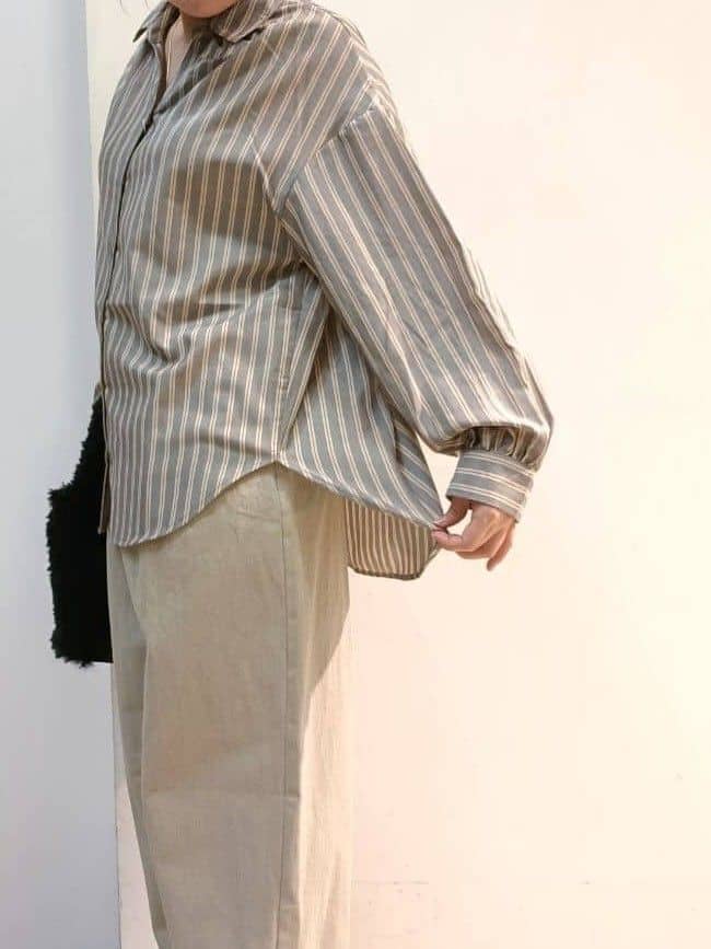 あんさんの「THE SHOP TK｜【後ろ姿もサマになる】ストライプ バックシャーリングシャツ/体型カバー/洗える」を使ったコーディネート