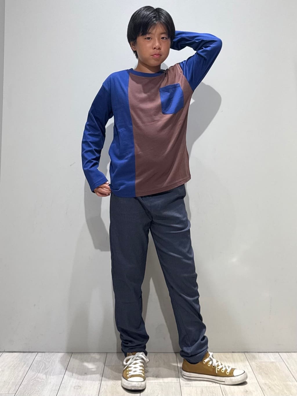 kuboさんの「THE SHOP TK｜【110-160/洗濯機OK】切り替え長袖Tシャツ」を使ったコーディネート