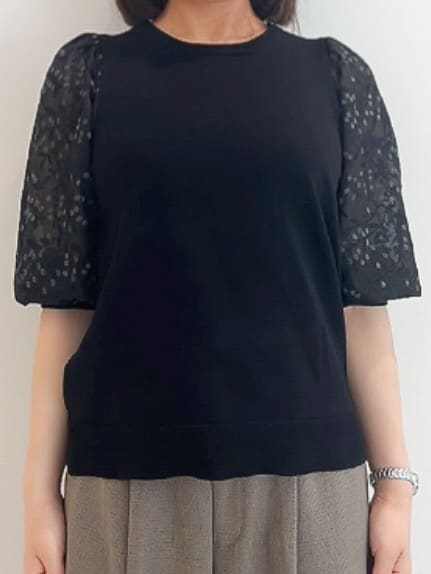 チョコさんの「grove｜【二の腕カバー】繊細さと上品さをまとう袖刺繍プルオーバーニット」を使ったコーディネート
