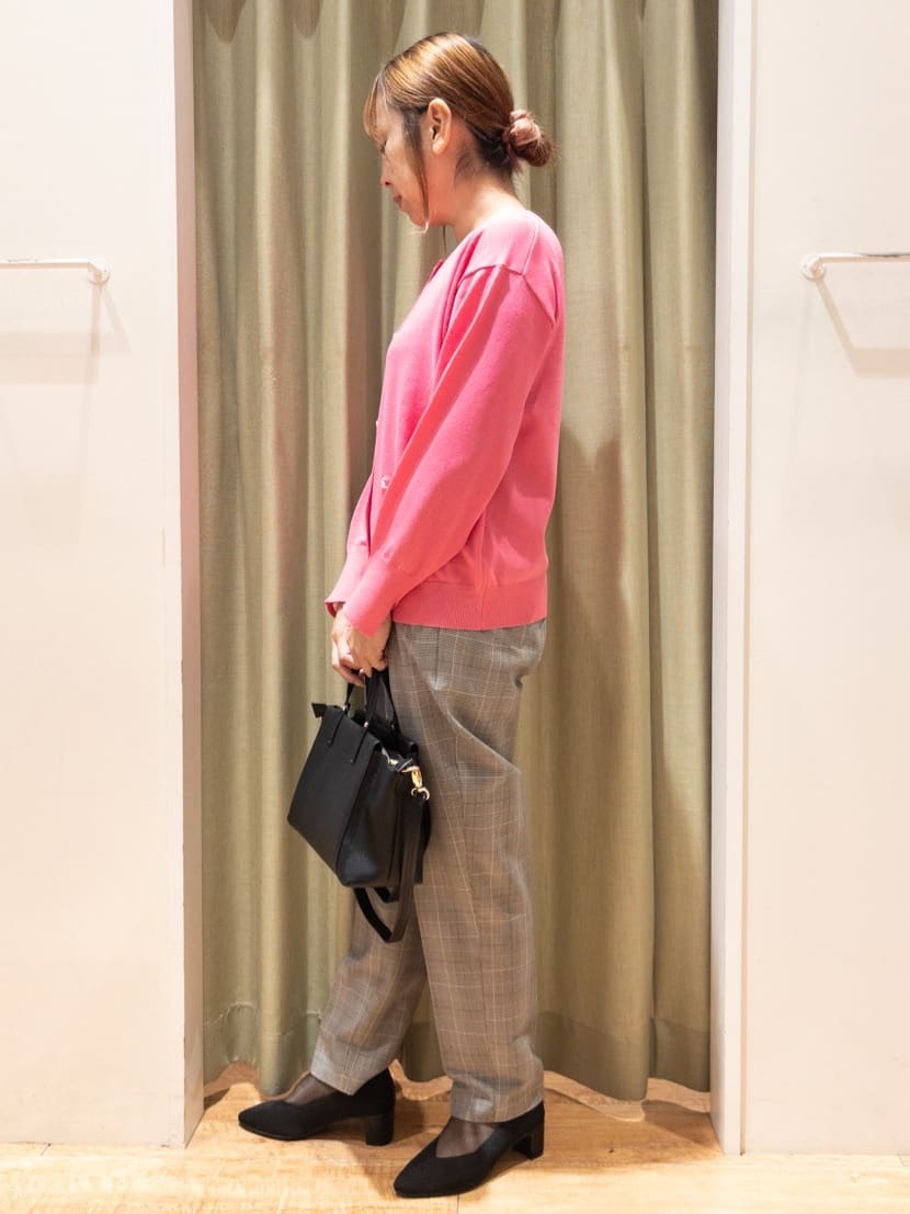 makiryoさんの「SHOO･LA･RUE｜【洗える/S-LL/アンサンブル可】大人フェミニン さらっとタッチのニットカーディガン」を使ったコーディネート