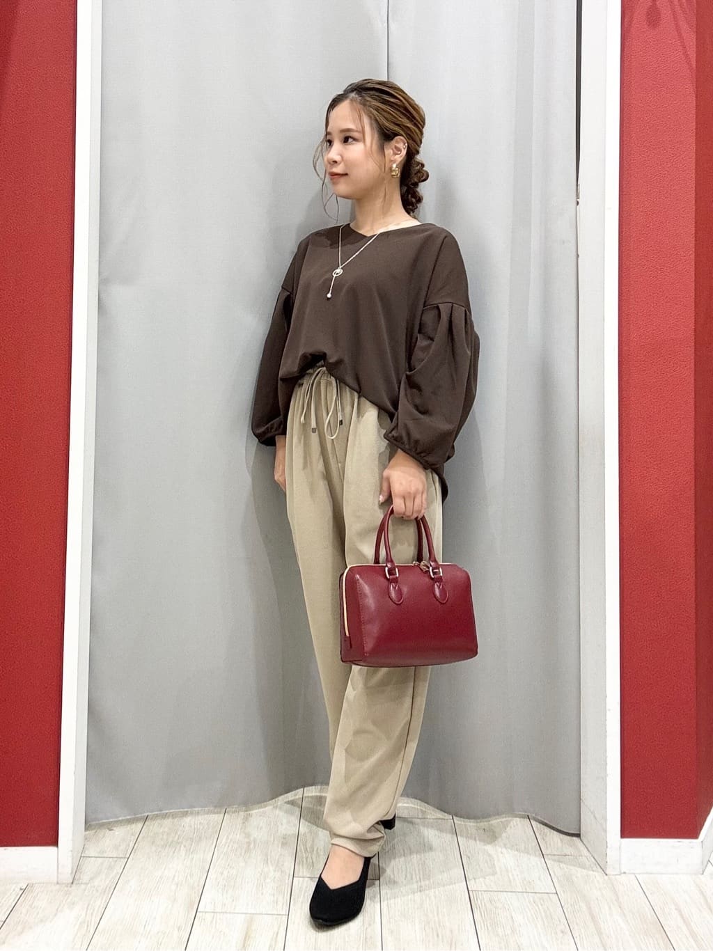 shioさんの「SHOO･LA･RUE｜【2点セット/7分袖】大人のきれい見え お袖タック入りアクセ付きトップス」を使ったコーディネート
