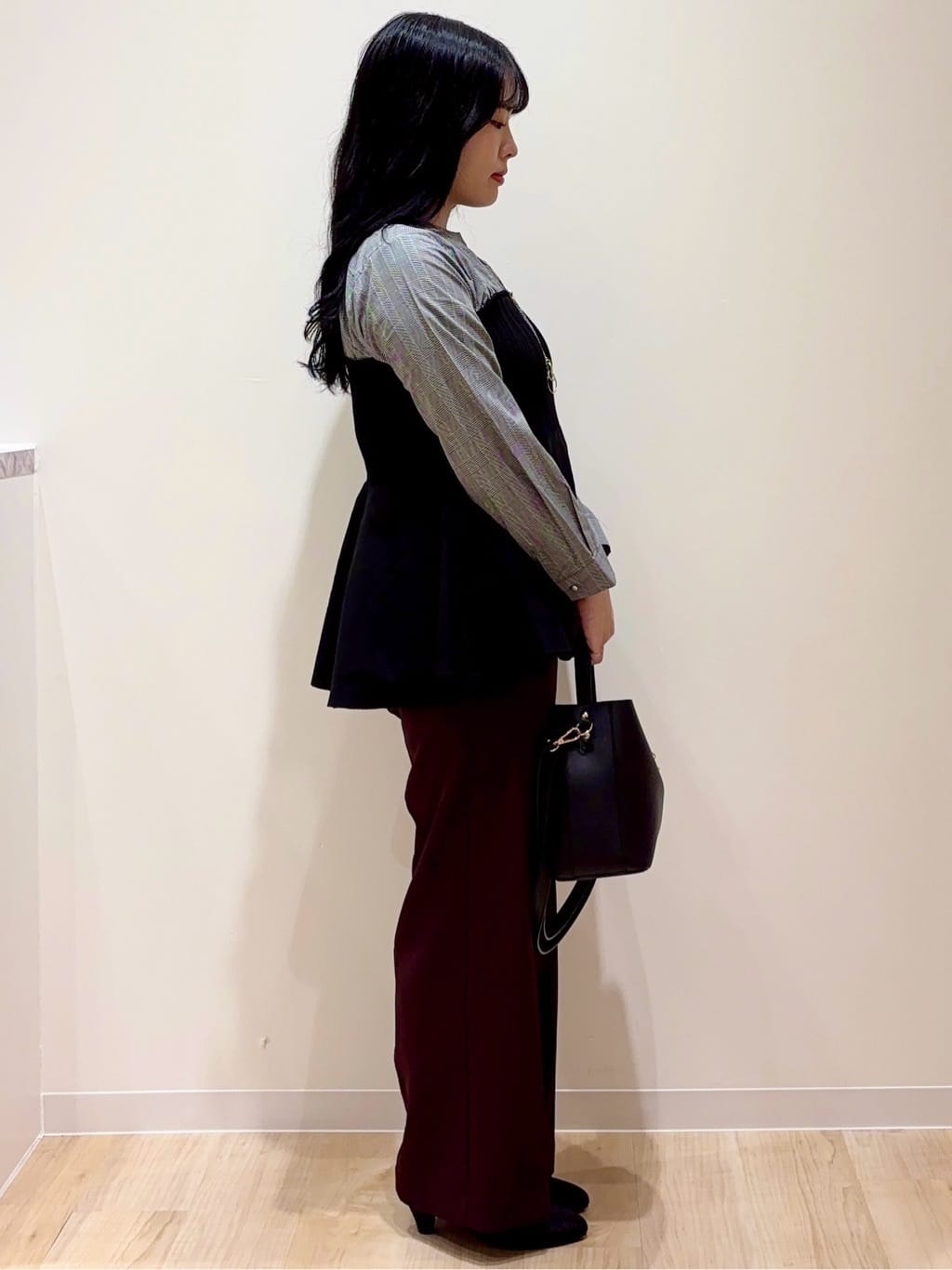 minamiさんの「grove｜すっきりもリラックスも叶える　ウエストイージー美脚フレアパンツ」を使ったコーディネート