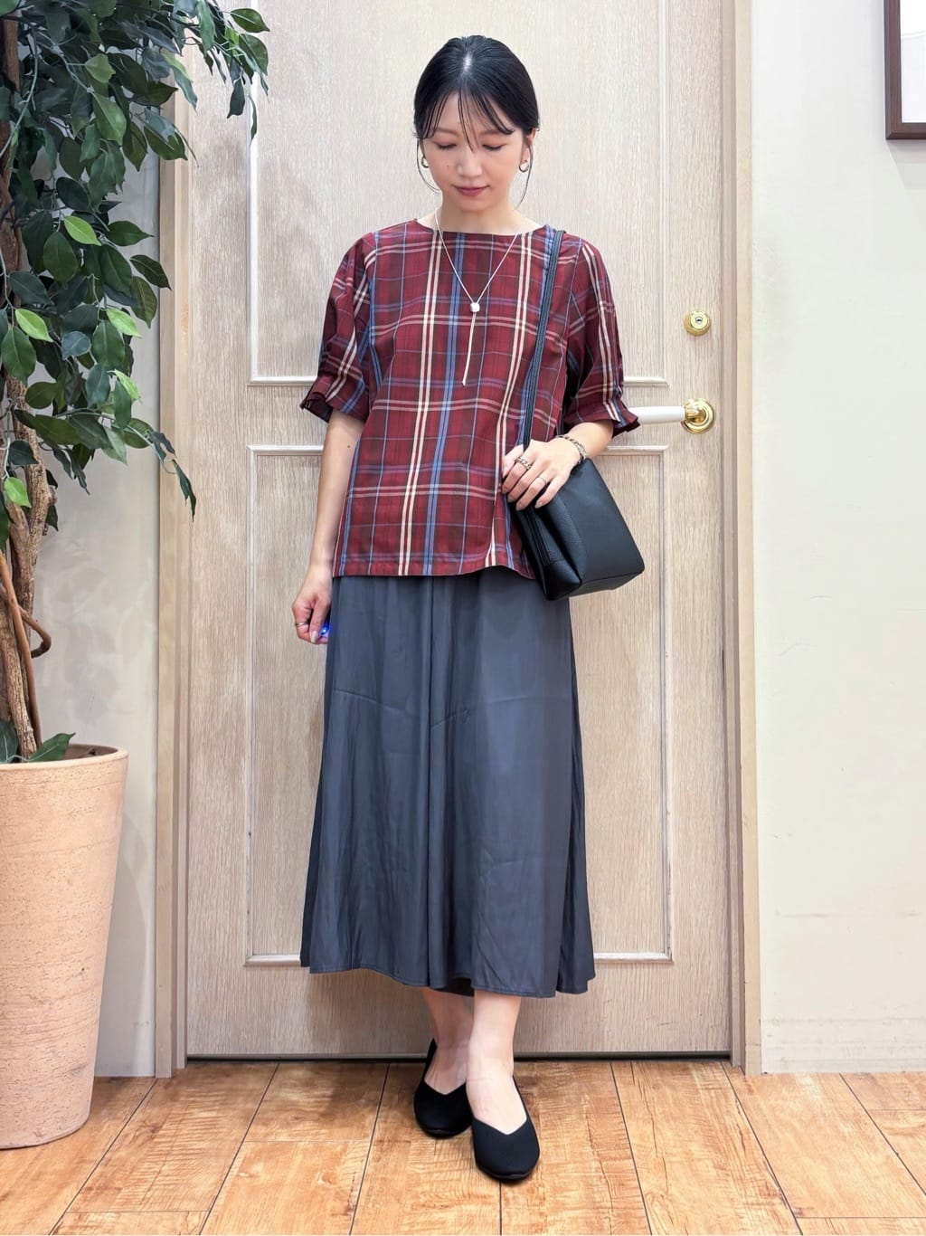なみさんの「SHOO･LA･RUE｜【S-LL/5分袖】お袖タックできれいに魅せる 大人のチェックブラウス」を使ったコーディネート