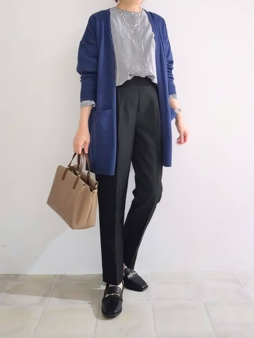 miomioさんの「SHOO･LA･RUE｜【高レビュー/SS-LL/美脚シルエット】すっきりきれい見え テーパードパンツ」を使ったコーディネート