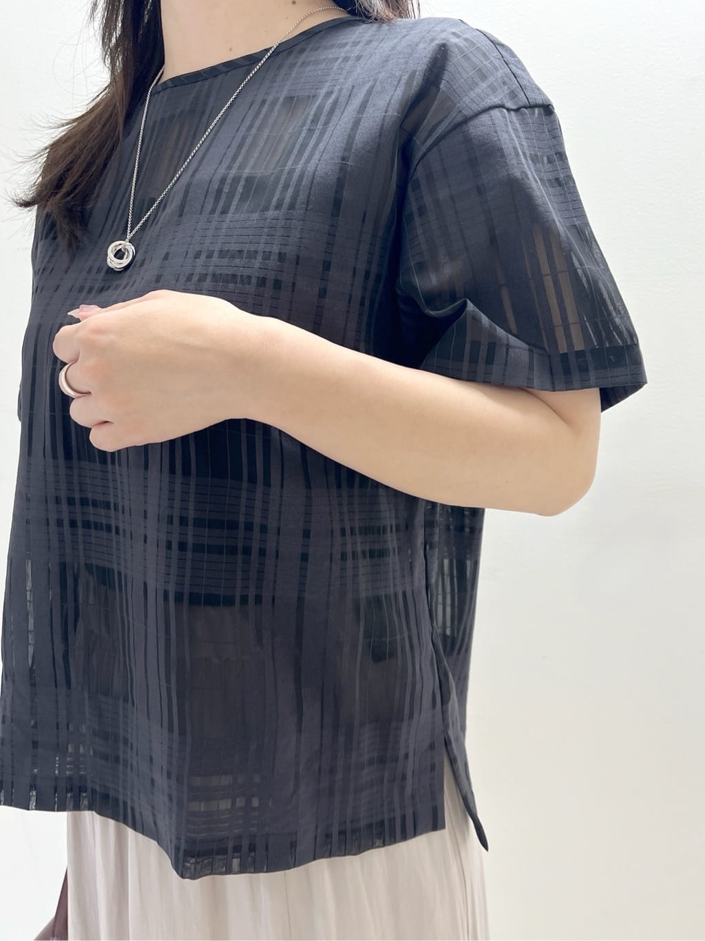 Ukiさんの「UNTITLED｜【セットアップ可/エレガント】シアーチェックTブラウス」を使ったコーディネート