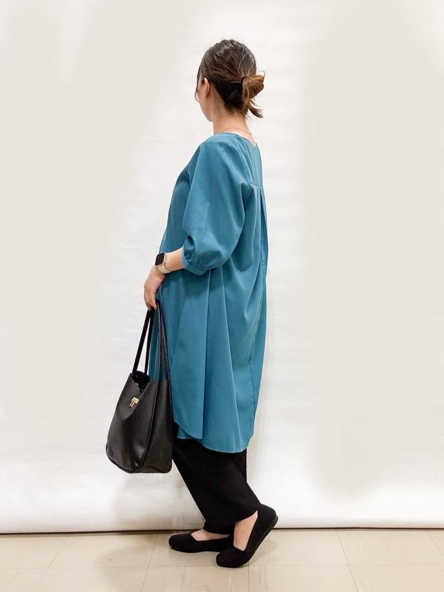 bulさんの「SHOO･LA･RUE｜【S-LL/洗濯後しわになりにくい/UV/6分袖】コットン風 Aラインチュニックワンピース」を使ったコーディネート