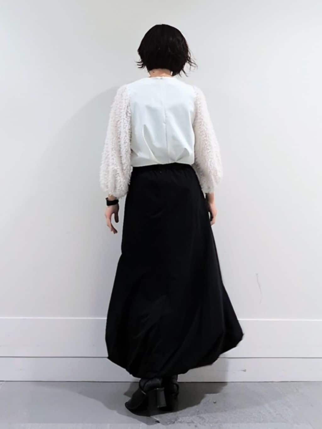 ミズタさんの「UNTITLED｜【丸首/Tシャツ風/短丈】シャギースリーブ ポンチカットソー」を使ったコーディネート