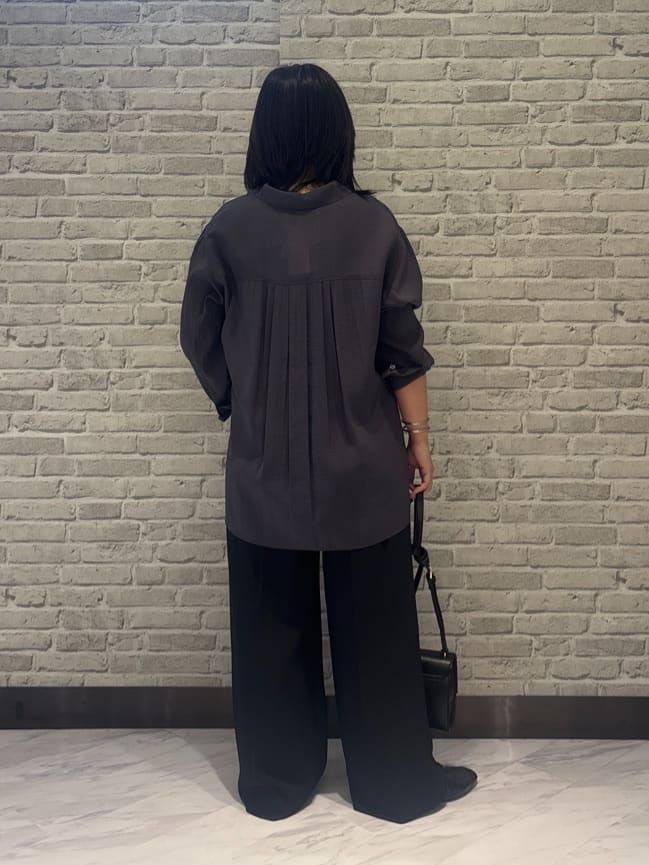 Akiさんの「INDIVI｜【体型カバー／清涼感】シアーオーバーシャツ」を使ったコーディネート