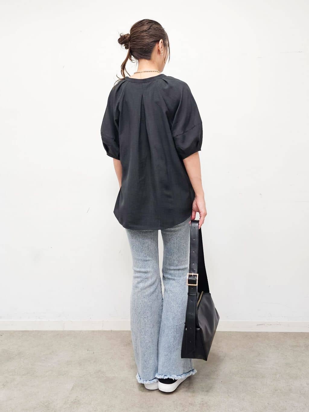 ゆゆさんの「SHOO･LA･RUE｜【S-LL/洗濯後しわになりにくい】ランタンスリーブで女性らしく 5分袖スキッパーブラウス」を使ったコーディネート