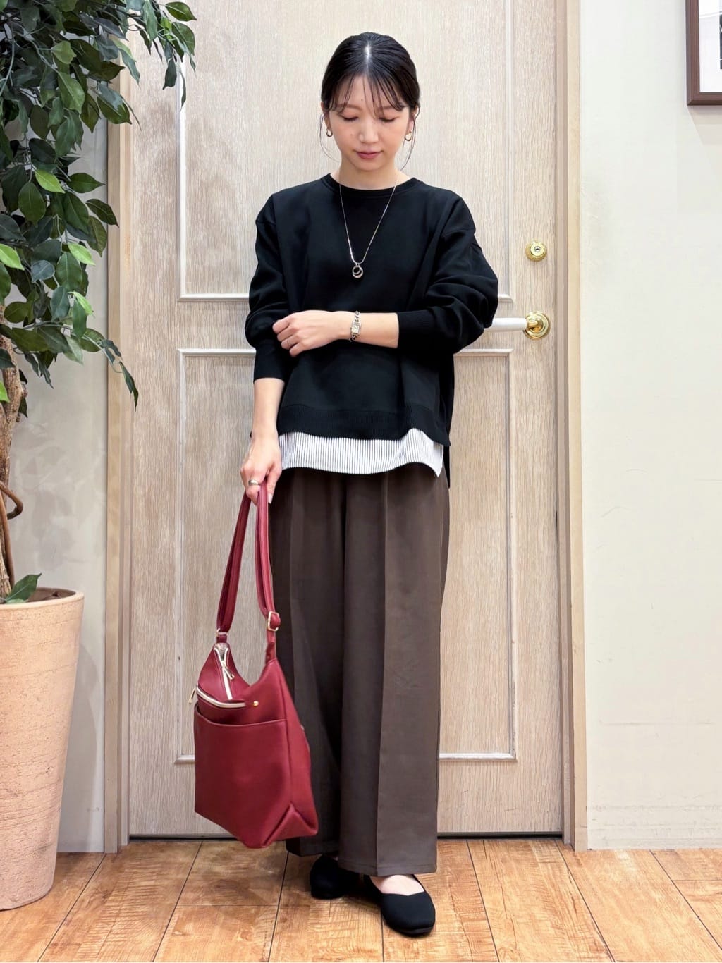 なみさんの「SHOO･LA･RUE｜【S-LL/セットアップ可/洗濯後しわになりにくい】きちんと見え タックワイドパンツ」を使ったコーディネート
