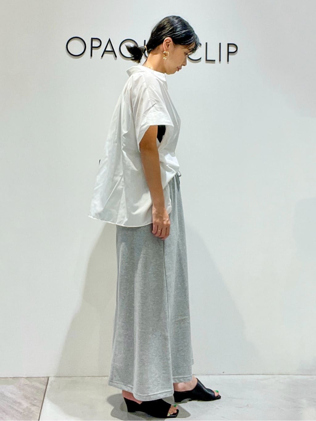 あいさんの「OPAQUE.CLIP｜《andGIRL掲載》リラクシーシャツ【洗濯機洗い可】」を使ったコーディネート