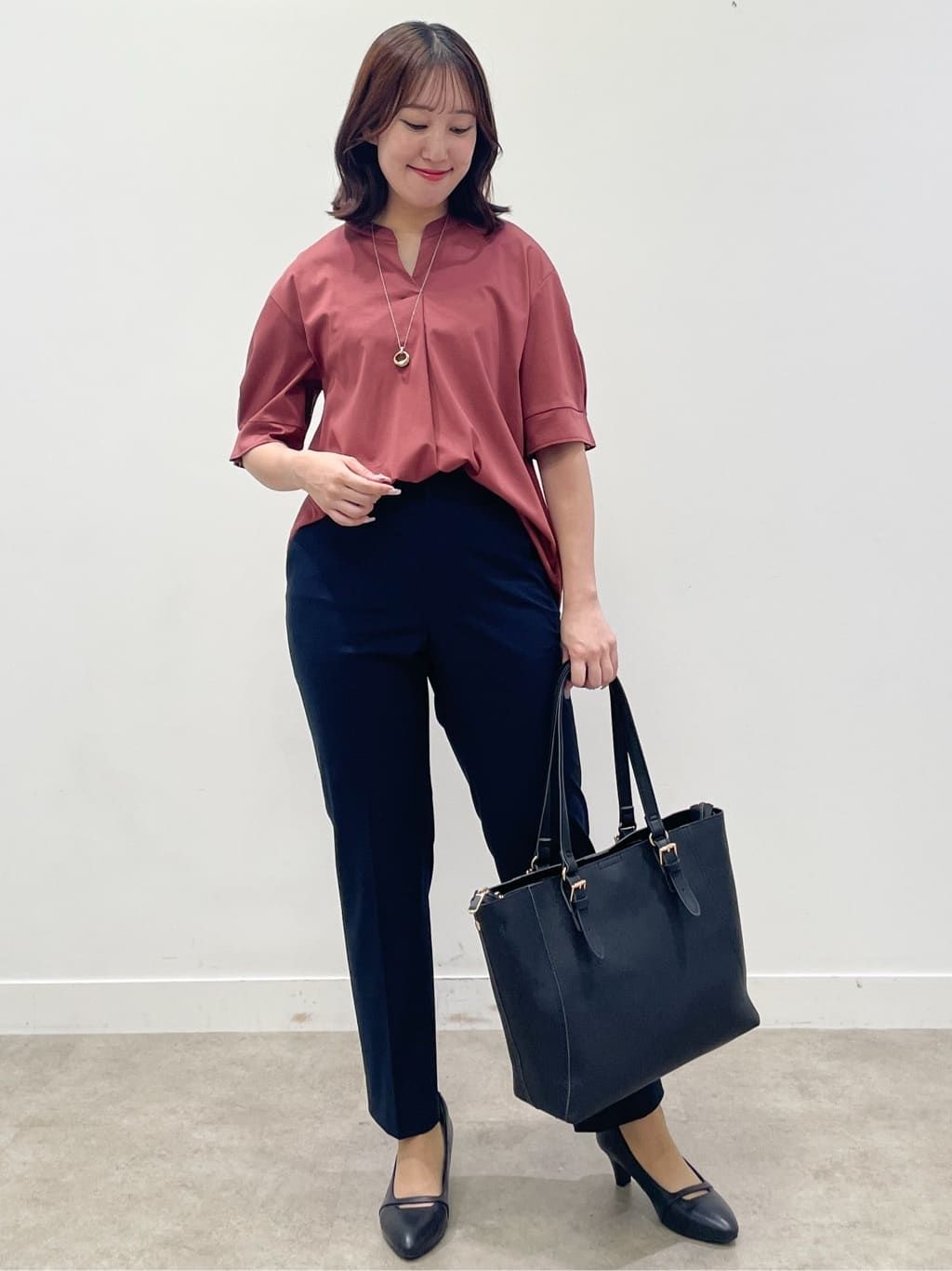 yukariさんの「Reflect｜【すっきり見え！長め丈／マシンウォッシュ可】スキッパーネックジャージトップス」を使ったコーディネート