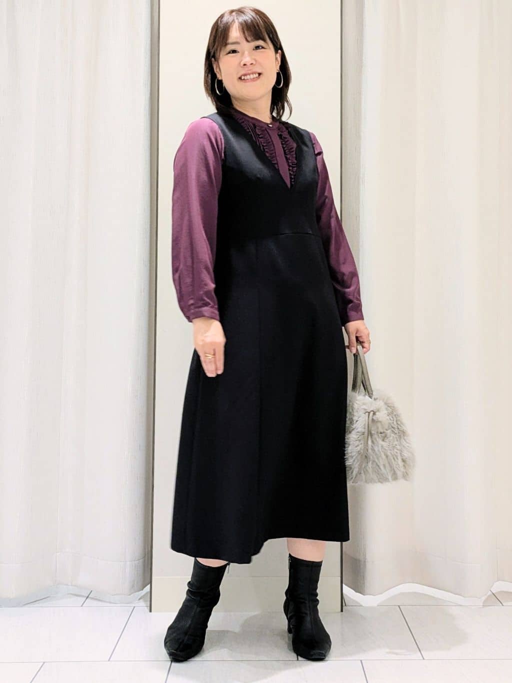 Onumaさんの「UNTITLED｜【1枚で着映え/オンオフ着回し】フリルサテンブラウス」を使ったコーディネート
