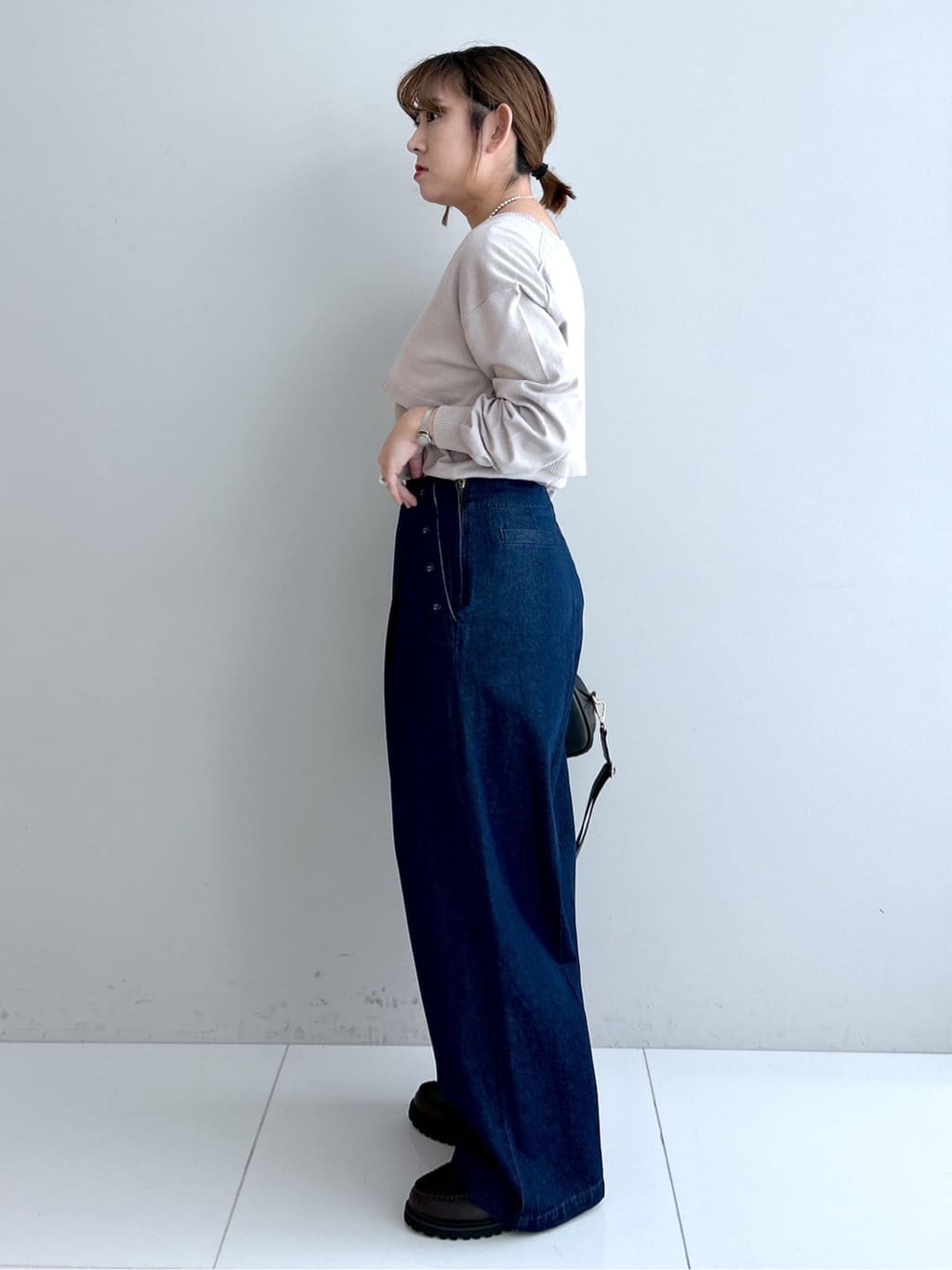 Hirokaさんの「Dessin｜【2点セット/3WAY/洗える】ノースリーブインナー付きVネックショート丈ニット」を使ったコーディネート