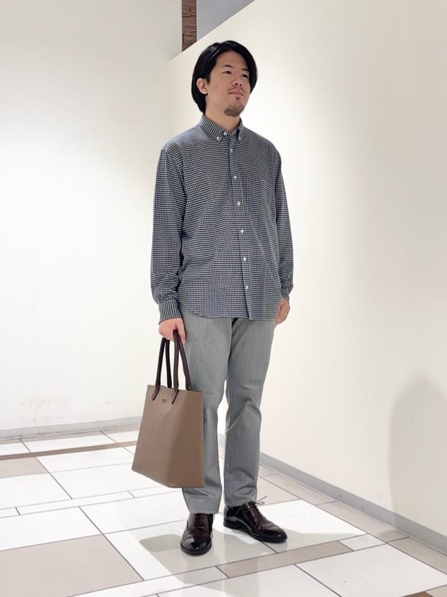 及川さんの「TAKEO KIKUCHI｜【抗菌防臭/シーズンレス】シアサッカーギンガムチェック ストレッチシャツ」を使ったコーディネート