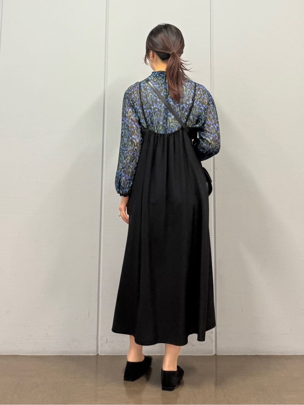 mizukiさんの「INDIVI｜【UVケア】エアリージョーゼット キャミワンピース」を使ったコーディネート