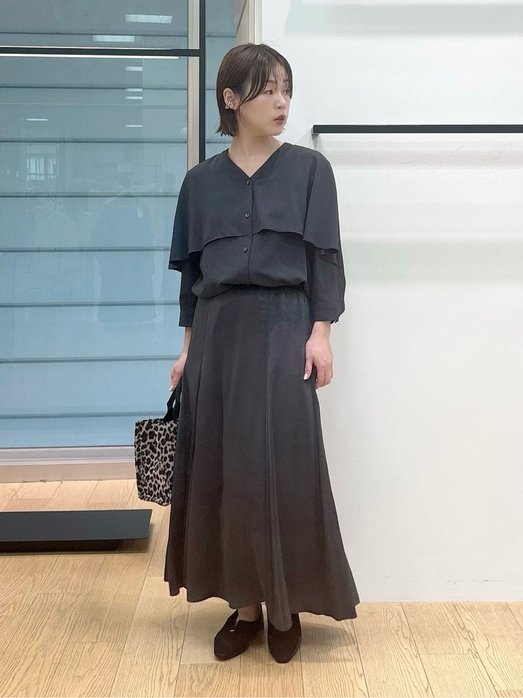 asamiさんの「INDIVI｜【羽織りとしても活躍！】ケープカラーブラウス」を使ったコーディネート
