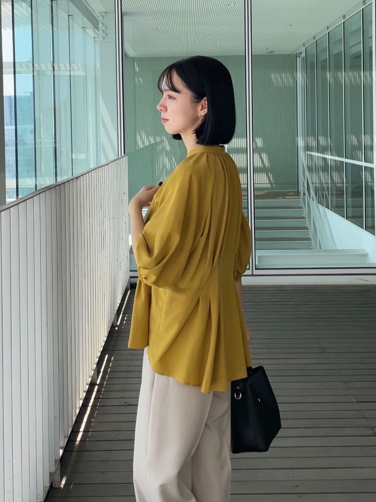NATSUMIさんの「grove｜ウエストタックチュニックブラウス」を使ったコーディネート