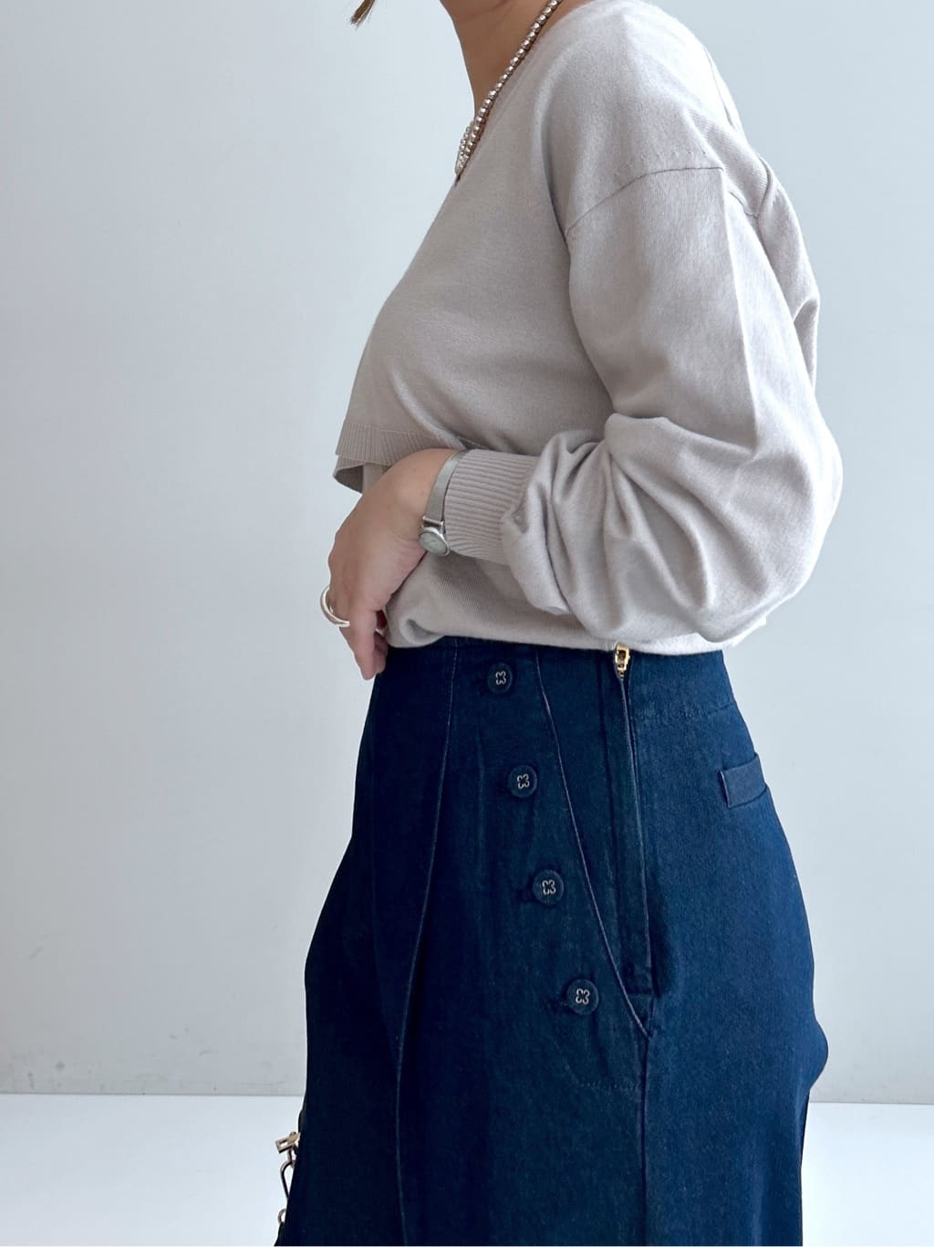 Hirokaさんの「Dessin｜【2点セット/3WAY/洗える】ノースリーブインナー付きVネックショート丈ニット」を使ったコーディネート