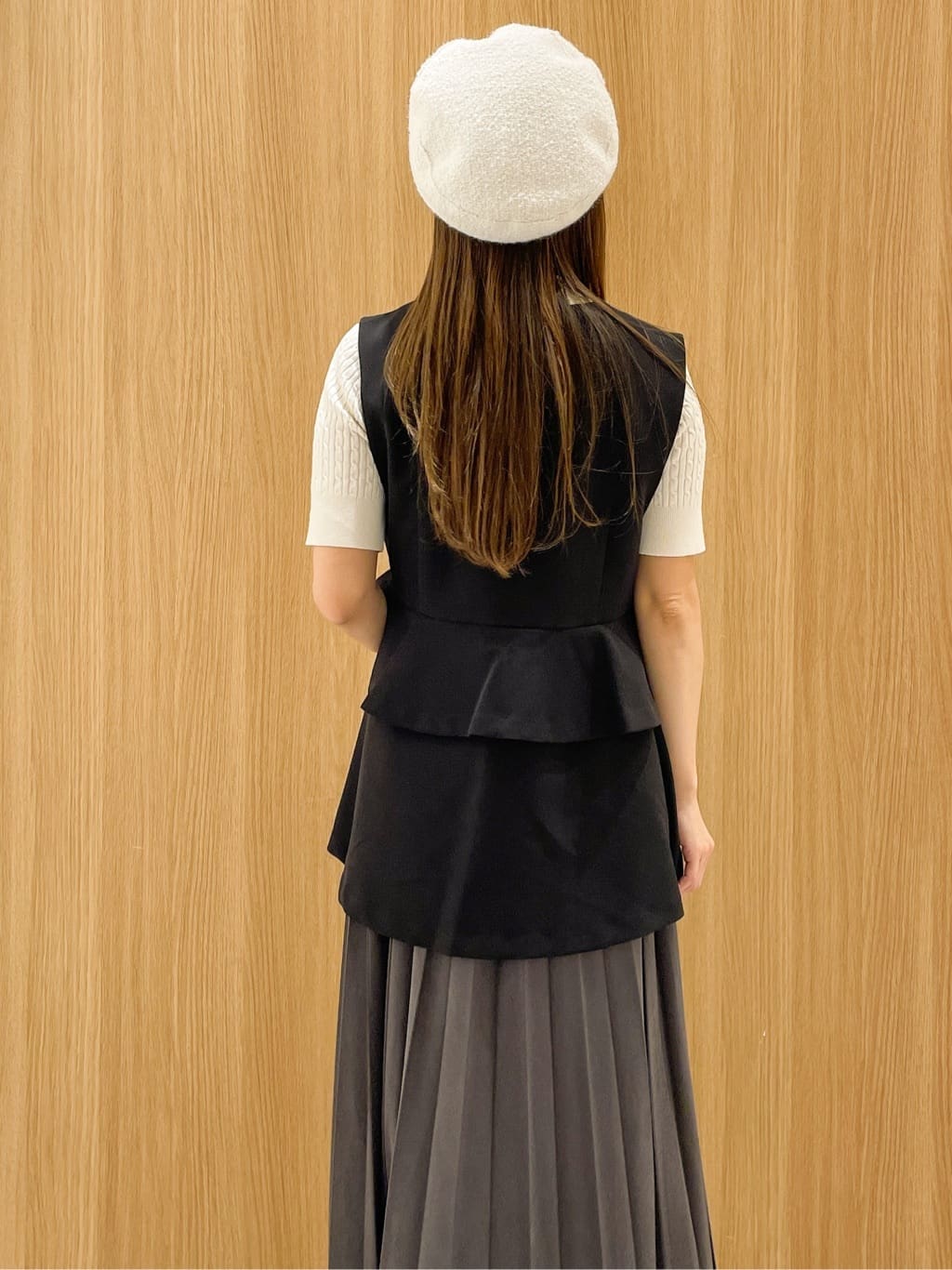 Asukaさんの「OPAQUE.CLIP｜フリルペプラムジレ／セットアップ対応可【洗濯機洗い可】」を使ったコーディネート