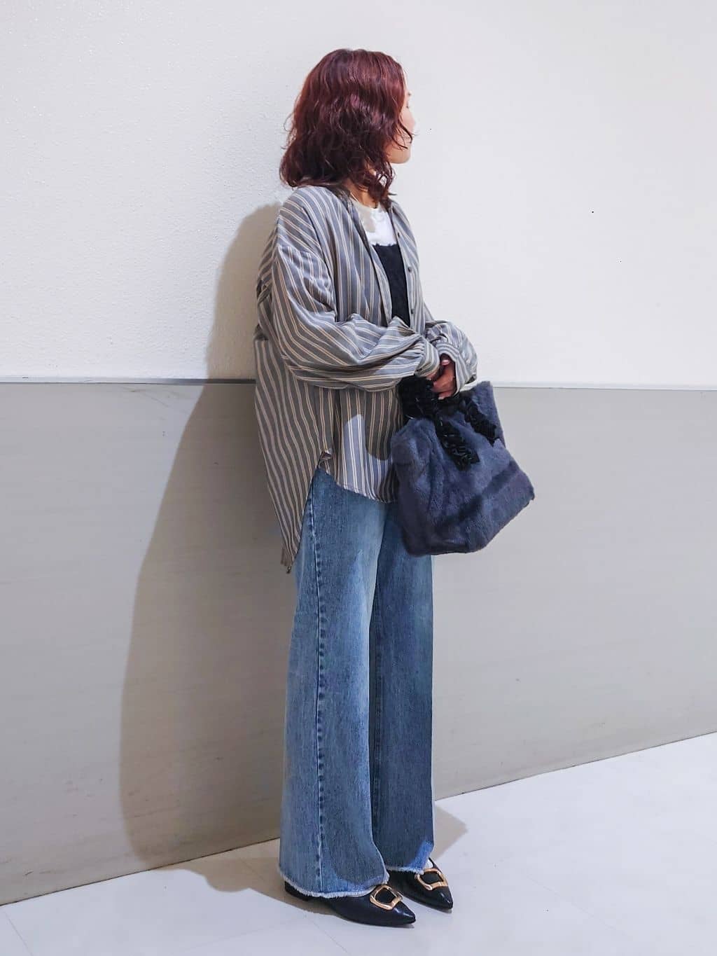 maruさんの「THE SHOP TK｜【後ろ姿もサマになる】ストライプ バックシャーリングシャツ/体型カバー/洗える」を使ったコーディネート