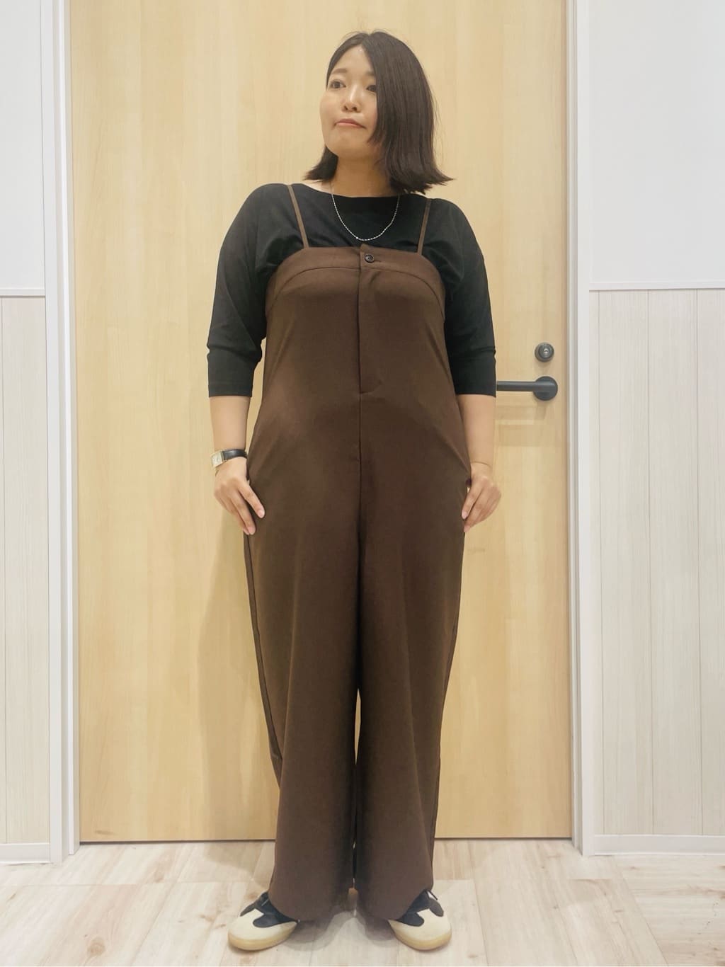 すーさんの「SHOO･LA･RUE｜【洗濯機可】羽織りにもなる ビックポケットVネックシャツ」を使ったコーディネート