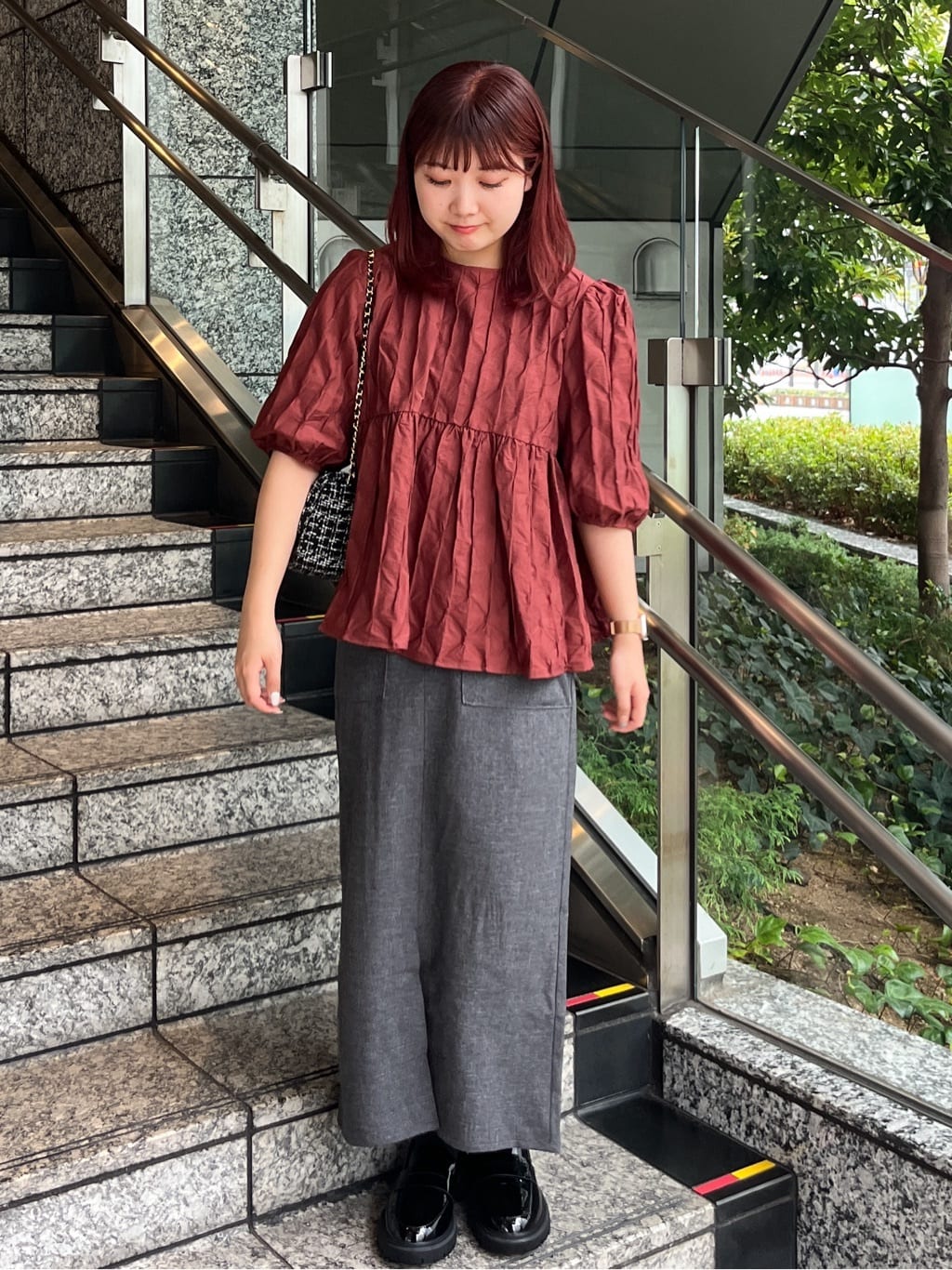 HANNAさんの「OPAQUE.CLIP｜ふくれジャカードペプラムブラウス【洗濯機洗い可】」を使ったコーディネート