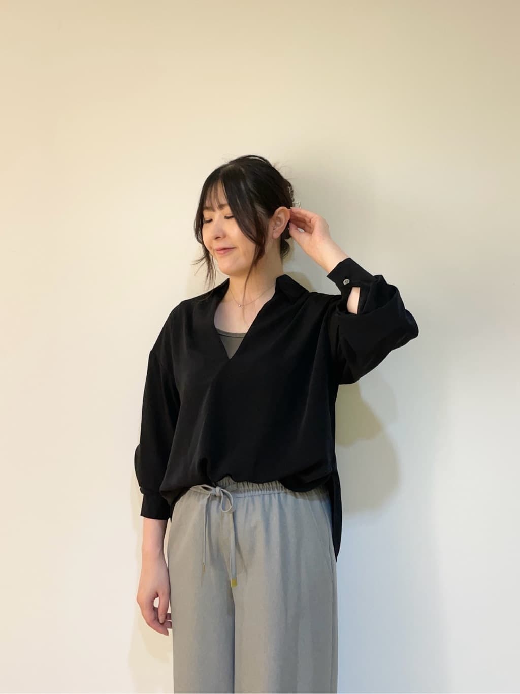 フナキさんの「UNTITLED｜【セットアップ可/スキッパー/ゆったり】リラクパウダーシャツ」を使ったコーディネート
