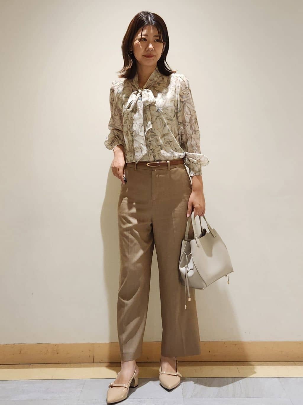 yukaさんの「COUP DE CHANCE｜【手洗い可／日本製】きれいめデニム風パンツ」を使ったコーディネート